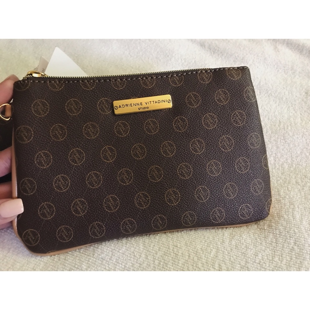 ❌SOLD❌ NEVER USED, Adrienne Vittadini wristlet - Picture 2 of 8