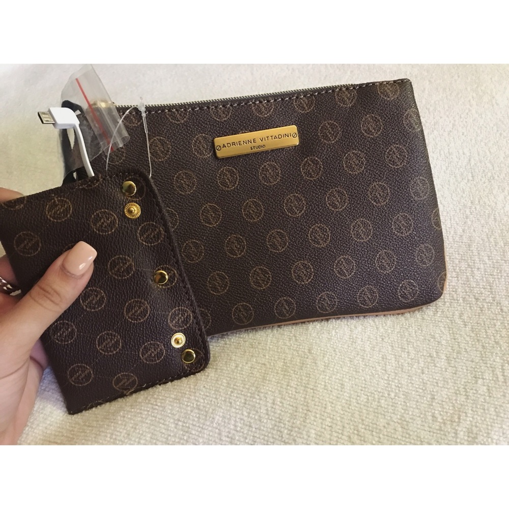 ❌SOLD❌ NEVER USED, Adrienne Vittadini wristlet - Picture 3 of 8