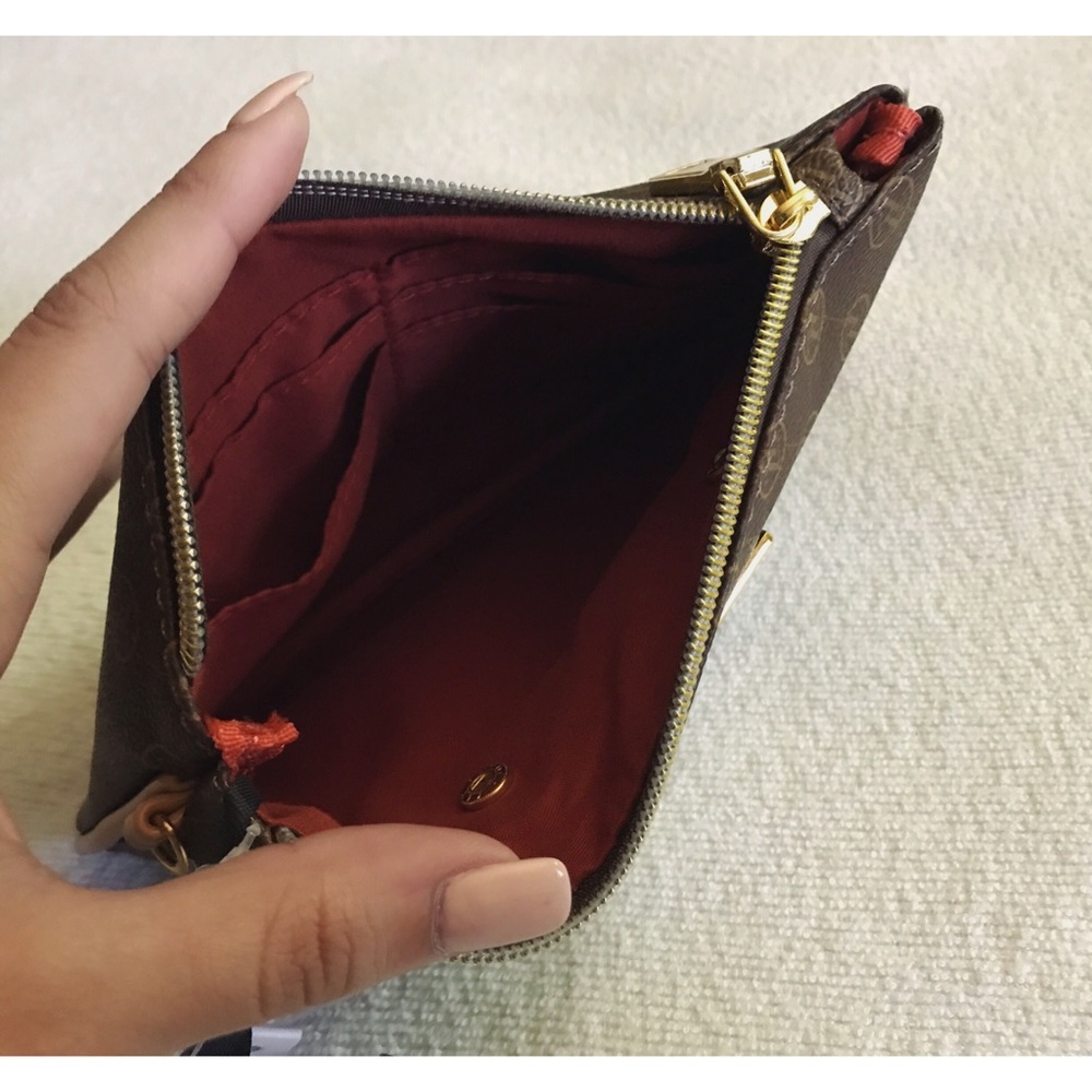 ❌SOLD❌ NEVER USED, Adrienne Vittadini wristlet - Picture 4 of 8