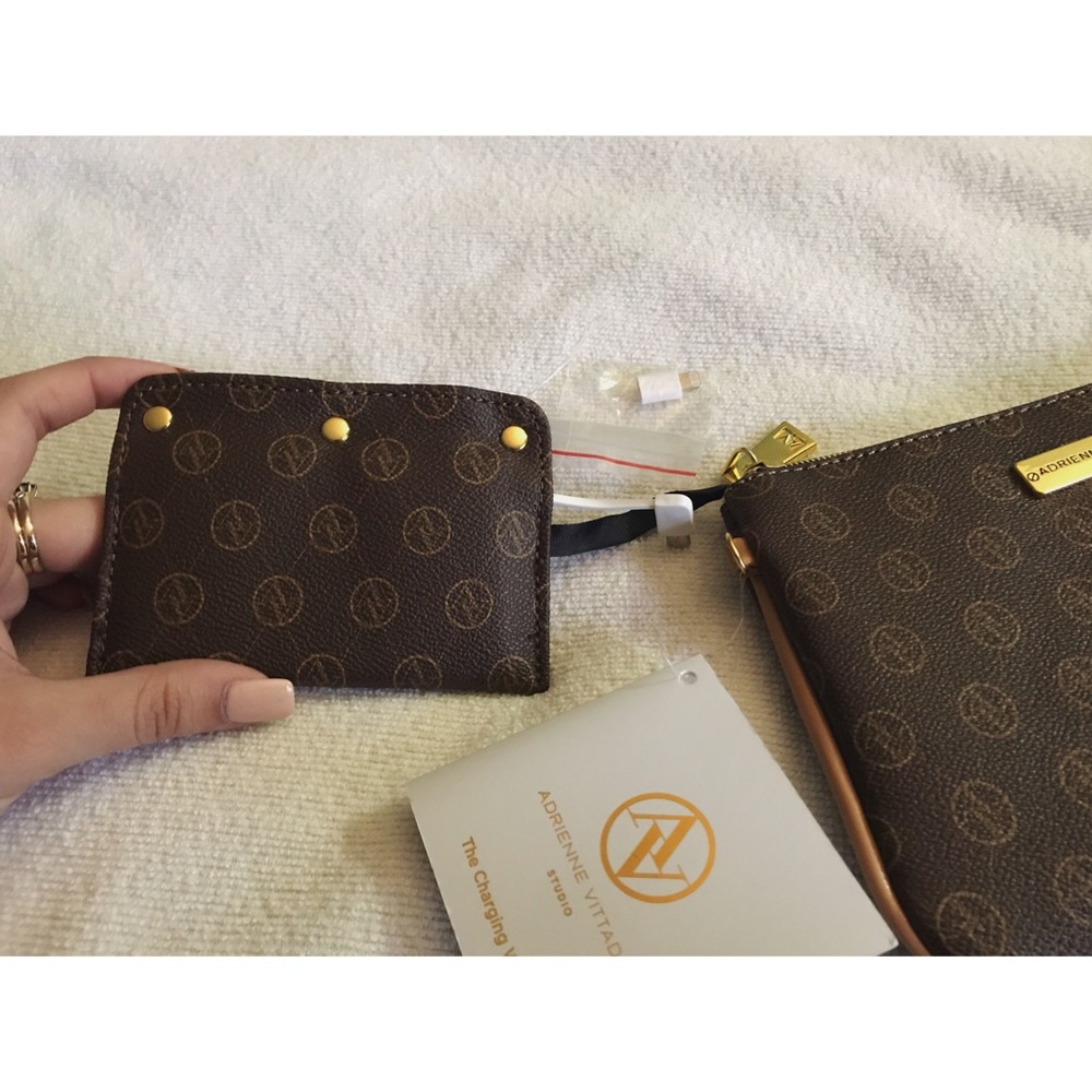 ❌SOLD❌ NEVER USED, Adrienne Vittadini wristlet - Picture 5 of 8