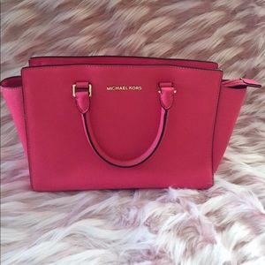 Michael Kors hot pink large Selma!