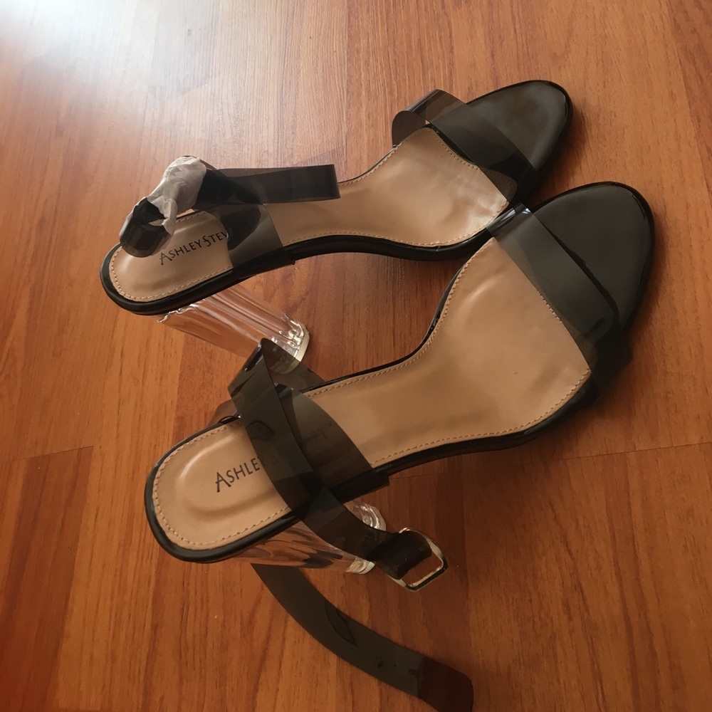 Strappy Black Sandals! Super Cute!