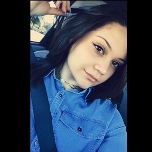 Meet your Posher, Leah