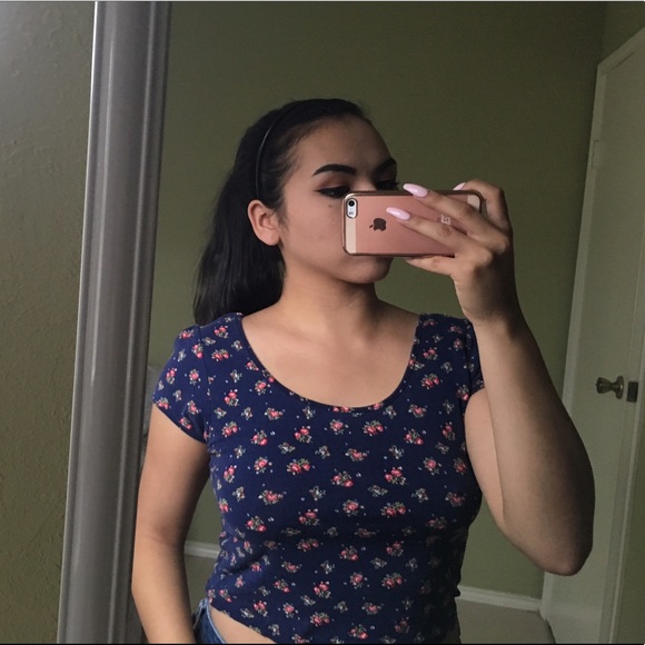 Navy Floral Crop Top - Picture 2 of 3