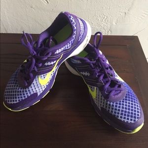 Women's Nike DualFusion TR 2 - size 6