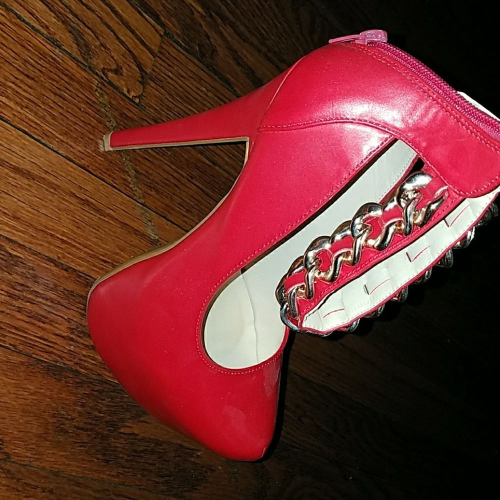 Red Pumps