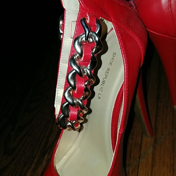 Red Pumps - Picture 4 of 4