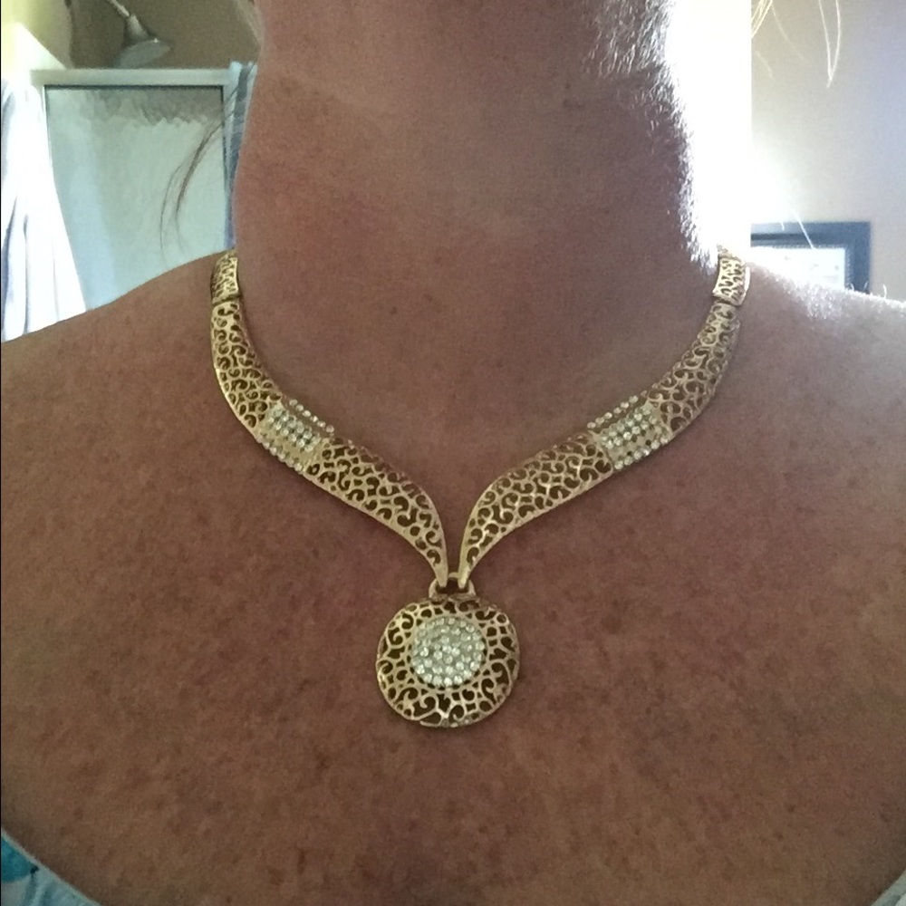 Georgeous gold and silver linked necklace