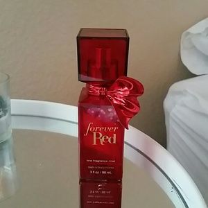 Forever red fragrance mist