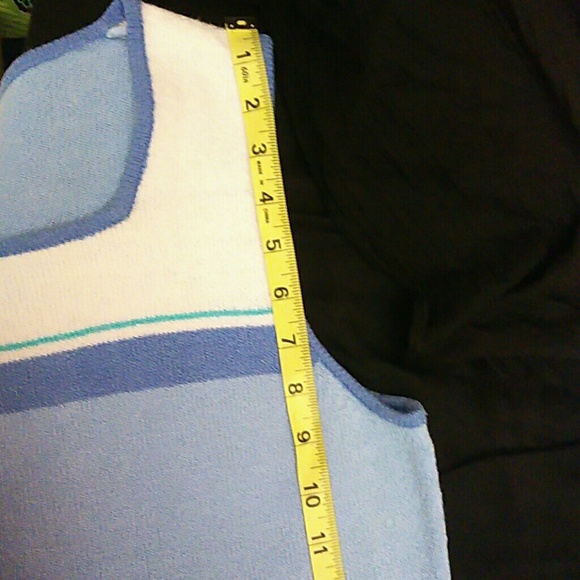 🍒3/$15🍒Geometric sweater top size LG - Picture 6 of 6