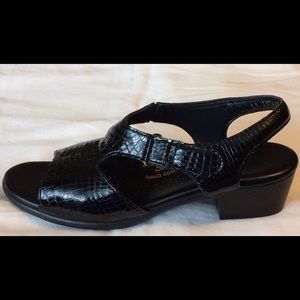 SAS WomenSandalsOpenToeHeels CrocPrint BlackSize9M