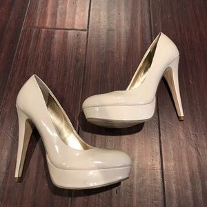 Guess pumps