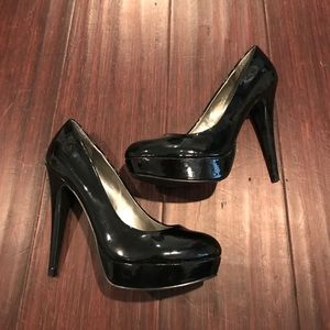Guess pumps