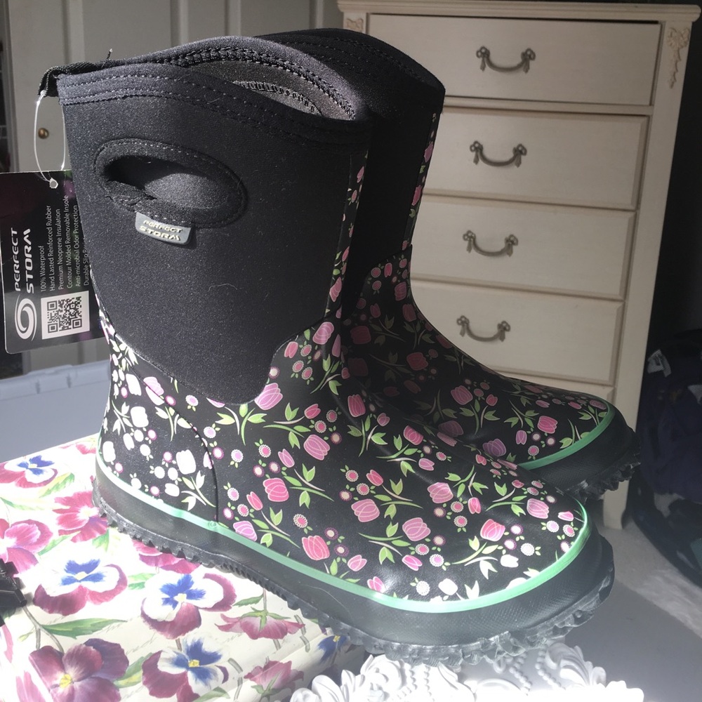 Perfect storm -30f rain boots! New with tags!