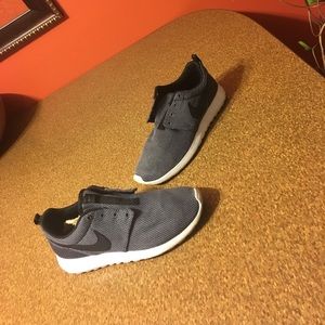 Gray Nike Roshe