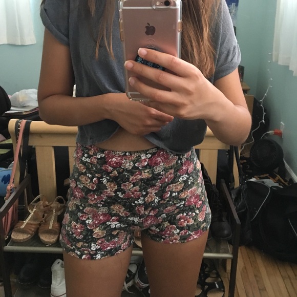 Brandy Melville Pants - Brandy High Waisted Floral Shorts