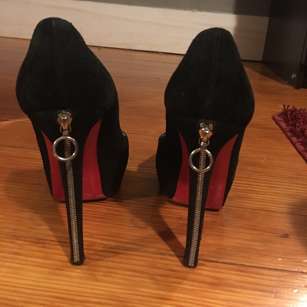 Christian Louboutin Bianca Suede Pumps - size 39
