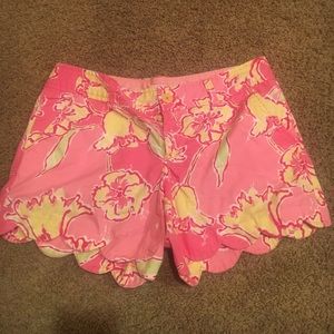 Price drop! Scalloped Lilly shorts!