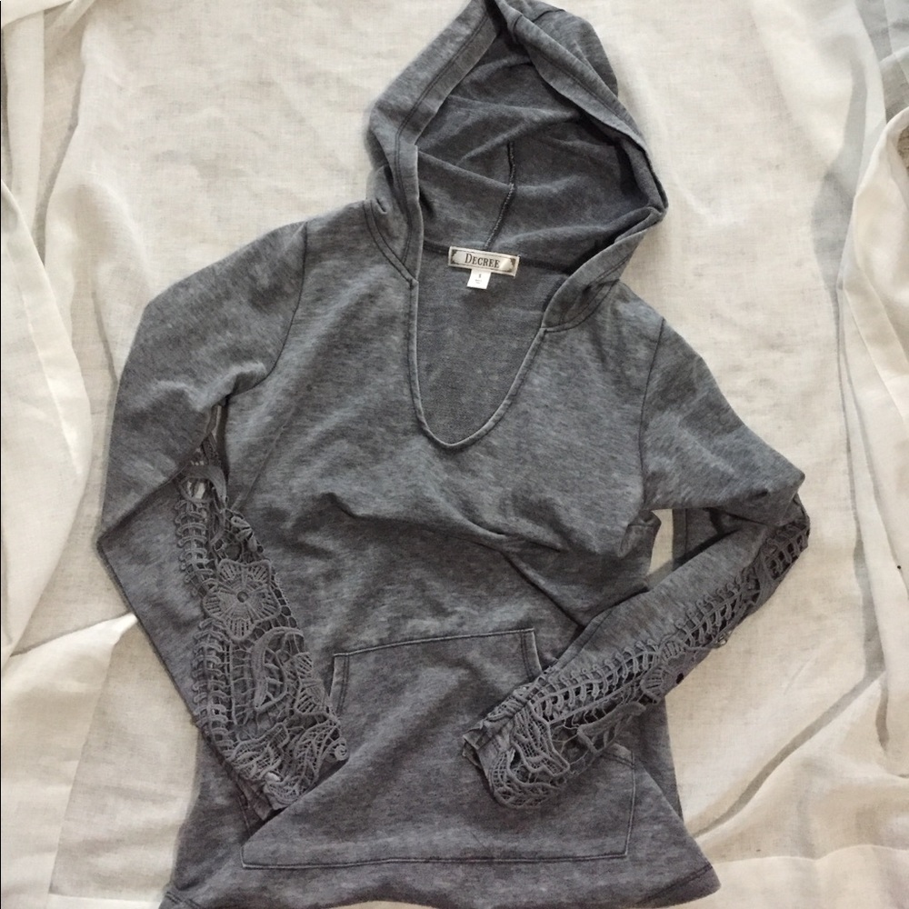 Decree lace cut hoodie. 🐘