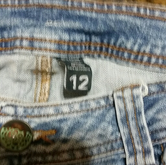 Shorts - Picture 3 of 4