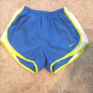 Women's nike tempo track shorts