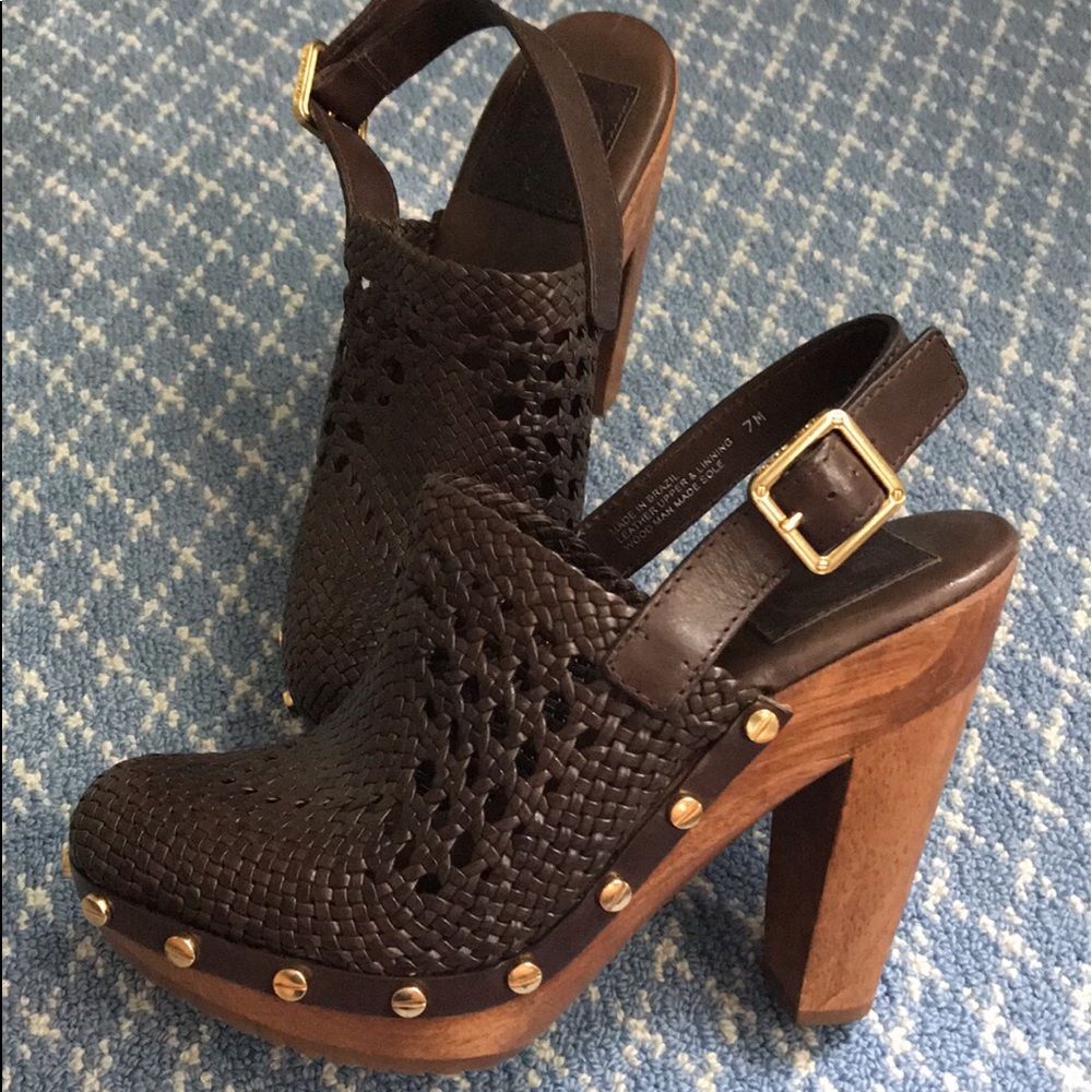 Tory Burch size 7 leather basket weave heeled clog