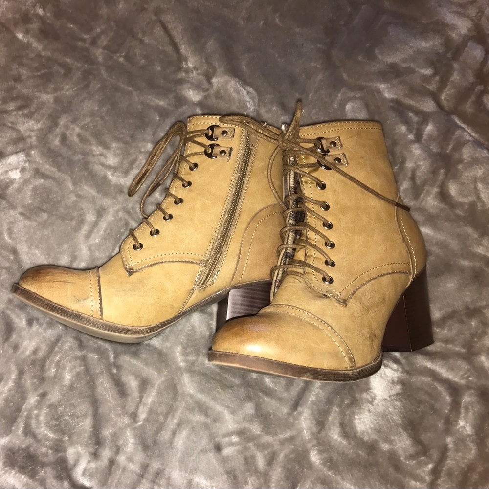 Combat boots
