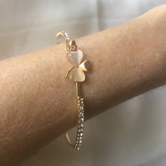 ☘️Irish Clover Delicate Gold Pave Bangle Bracelet - Picture 4 of 6