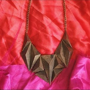 Geometric statement necklace
