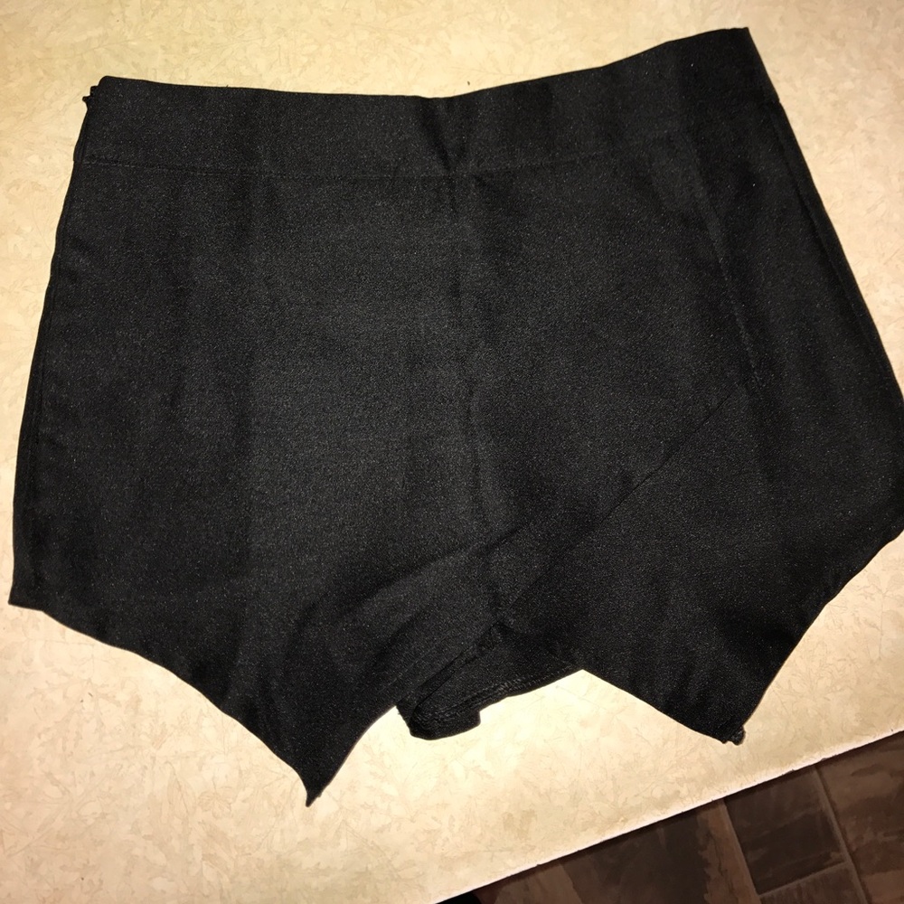 ENVELOPE SHORTS