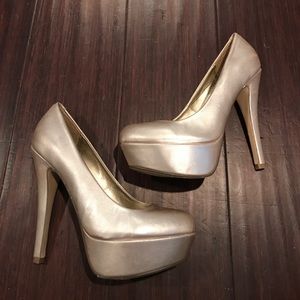 Guess pumps