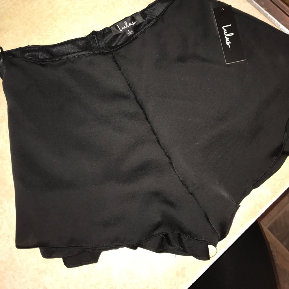 Lulus black flowy shorts!!!
