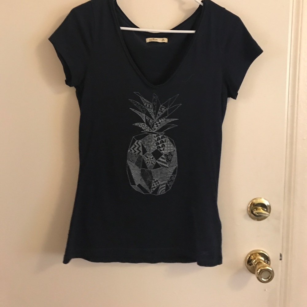 Medium- Hollister- Navy Blue V-Neck Tee Shirt