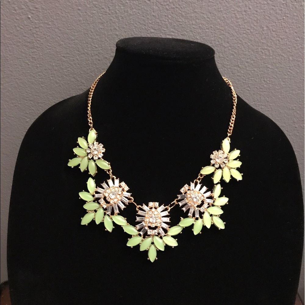 Gorgeous statement necklace