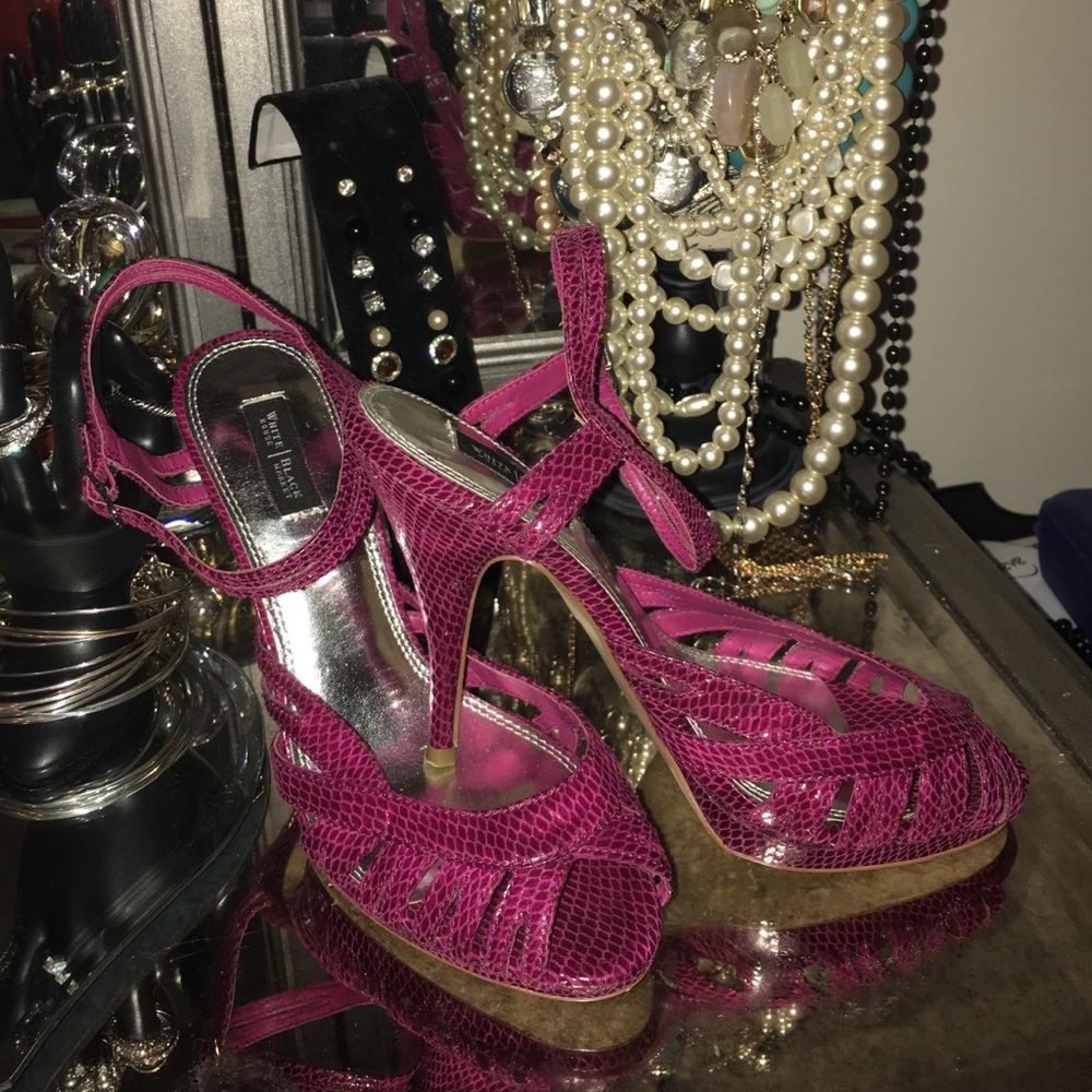 Snake skin fuchsia heels