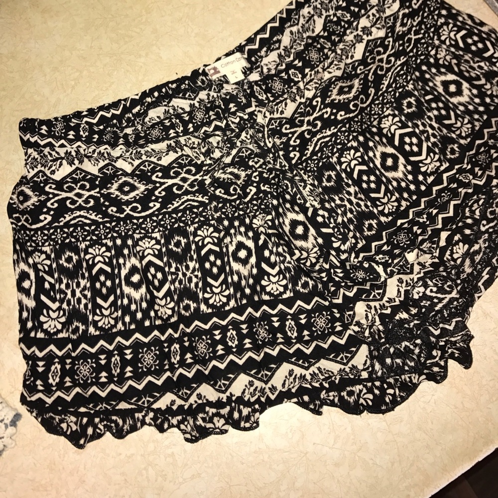 Printed flowy shorts