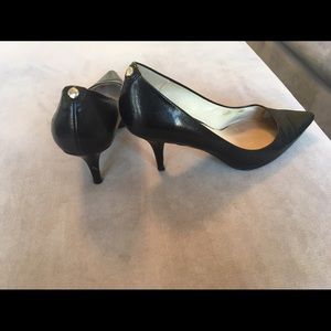 Super versatile Pointy toe pumps - Michael kors.