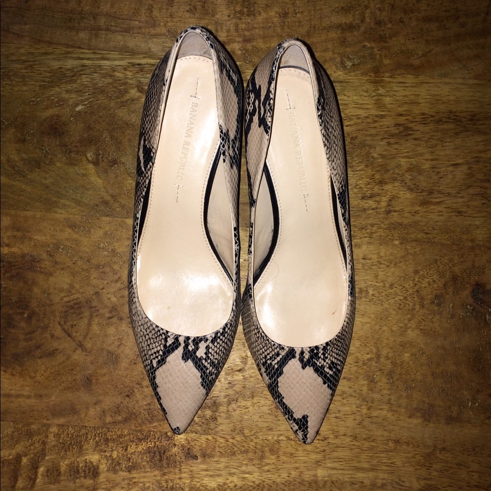 Classy Snakeskin Print Pump