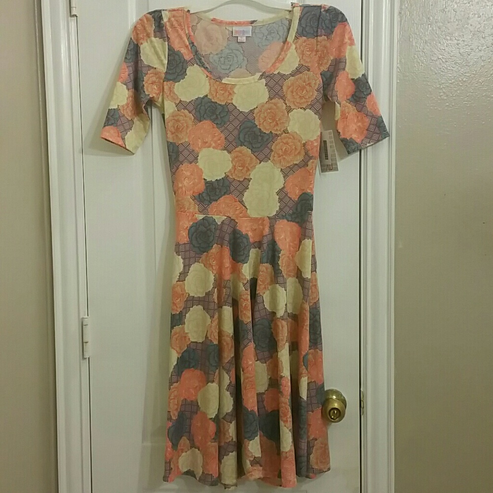 NWT Floral Nicole XS