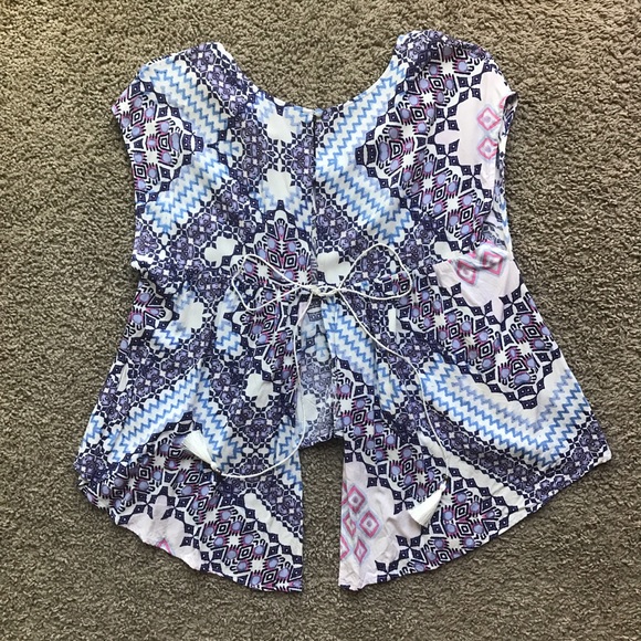 Express Patterned Top - Picture 2 of 4