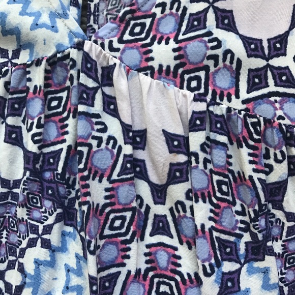 Express Patterned Top - Picture 3 of 4