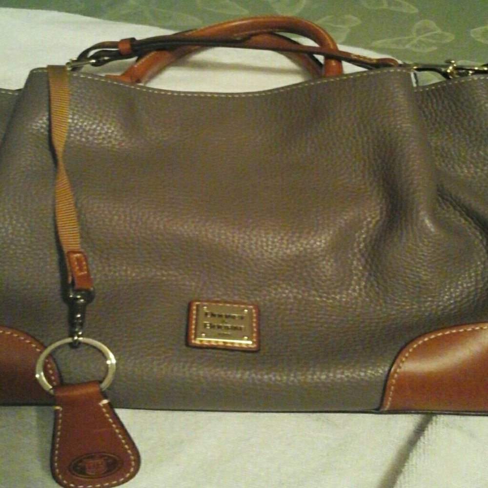 Beautiful  tan purse !