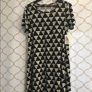Medium NWT black & white Lularoe Carly