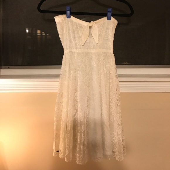 Hollister White floral dress - Picture 2 of 3