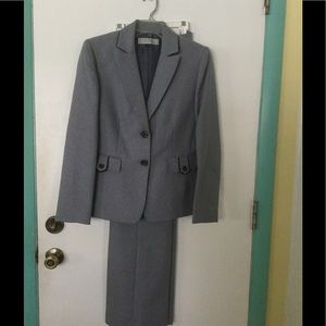 Pant suit