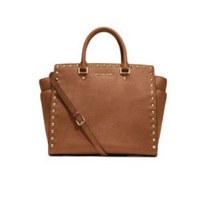 👜LIKE NEW MICHAEL KORS LG SELMA STUDDED SAFFIANO