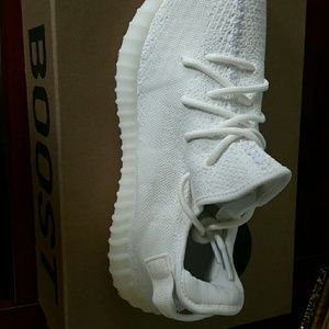 1 DAY SALE 100% REAL NWT Yeezy V2 S11 $400 OBO