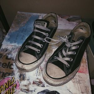 worn black low top converse size 6
