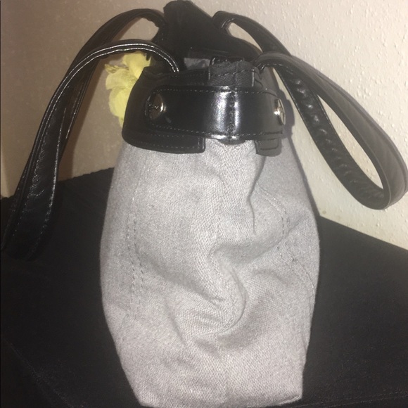 Thirty One ,Yellow attached flower Grey handbag - Picture 3 of 4