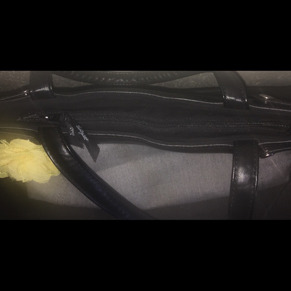 Thirty One ,Yellow attached flower Grey handbag - Picture 4 of 4
